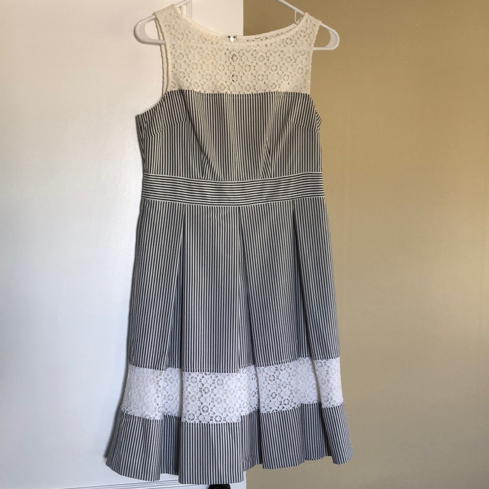 Seersucker eyelet dress size 6